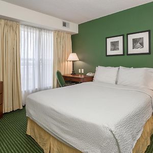 One-Bedroom Queen Suite